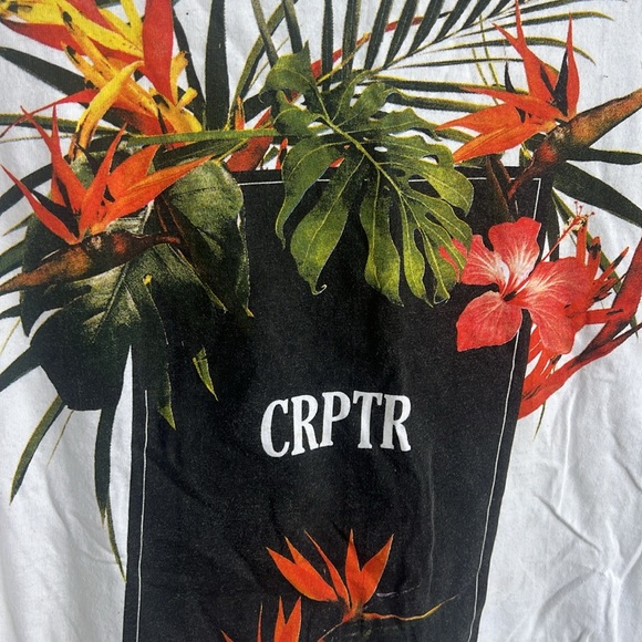 Tropical graphic tee, bought in Mexico! Size L but fits like a medium - Picture 2 of 4